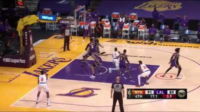 [Highlight] AD clamps Randle in the clutch
