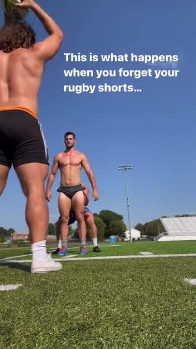 holly 😳 credit insta :  