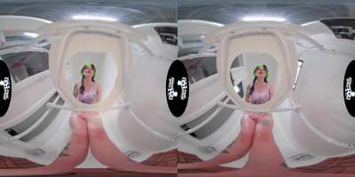 Alt Girl Caught Off Guard by Human Toilet - Toilet VR Cam