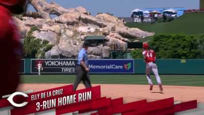 [Highlight] [Highlight] Ella De La Cruz smashes a 3-run homer, and the Reds take the lead