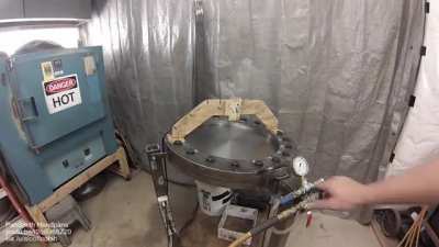 Hydroforming machine
