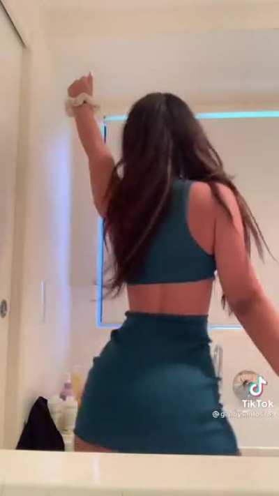 that’s a whole lotta ass, and not a whole lotta waist