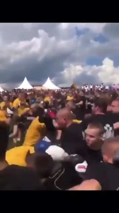 Стенка на стенку