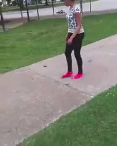 She Charged Like A Bull ! LOL - Girl Fight