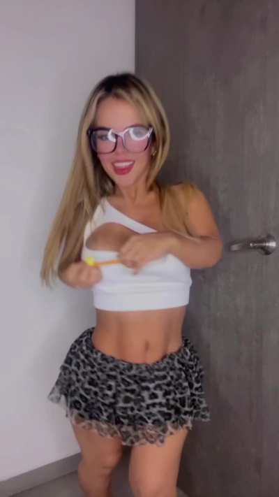 I'm your playful blonde