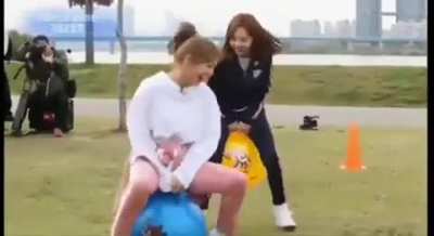 Nayeon & Jihyo