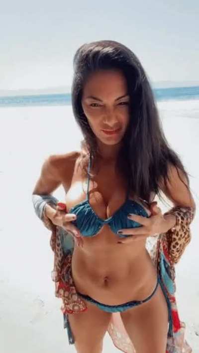Nicole Scherzinger Squeeze
