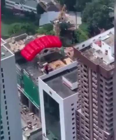 Parachuting together goes according to plan