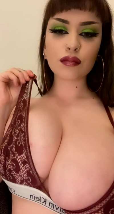 Is there anything better than watching big titties bounce??