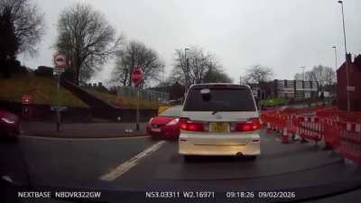 [OC] Idiot doesn’t want to abide by roadwork divisions and no right turn.