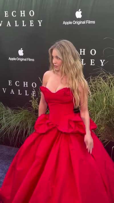 'Sydney proving the carpet isn’t the only thing red-hot tonight.' - At the 