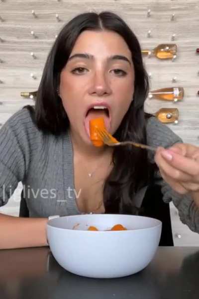 Charli Hot Tongu<wbr>e....<wbr>.🥵👅💦