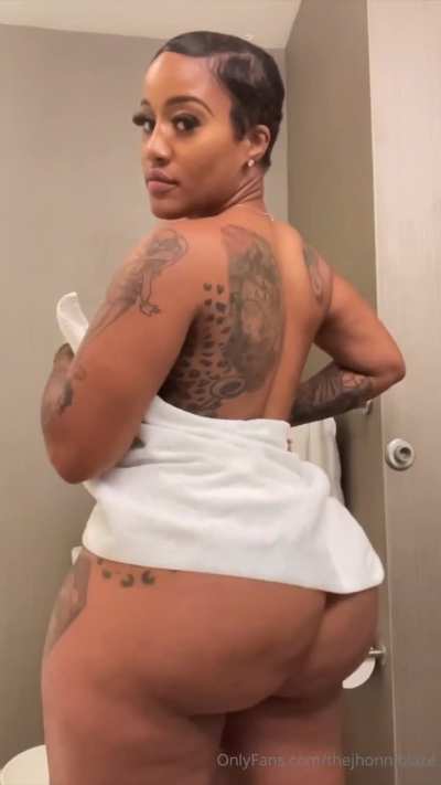 Naked Slow Motion 🍑