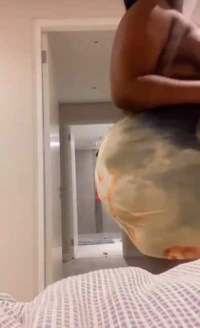 Showing Off Her Thickness 🥰💦😍🍫🤤