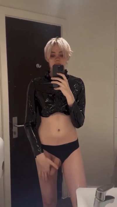 mirror selfie