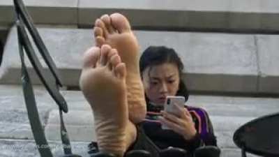 Asian girl big soles reflex 
