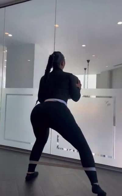 UPCLOSE GYM BOOTY