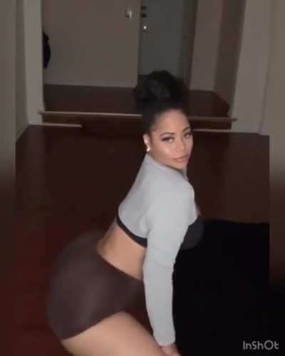 StrellaKat twerking