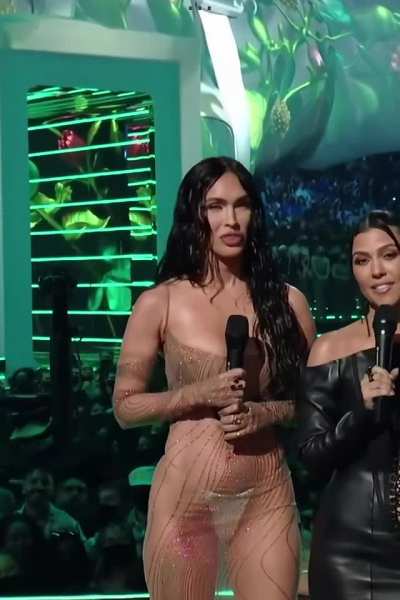 Megan Fox - sweet bikini plot on VMAs 2021