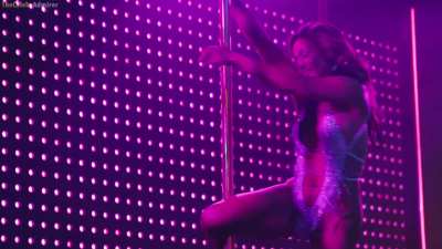 Jlo shaking that juicy ass in a g string -🤤