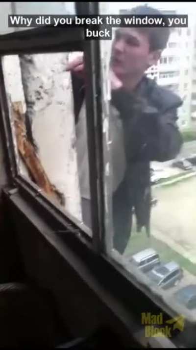 А в голове лишь нитка, которая уши меж собой соединяет
