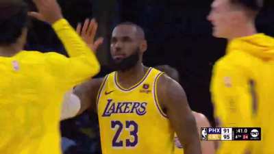 [Highlight] Both of LeBron's drives to seal the game (with replay)