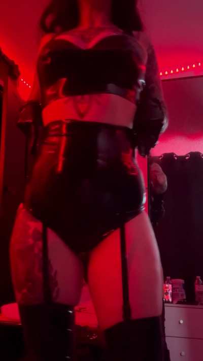 Lick my latex til it glistens