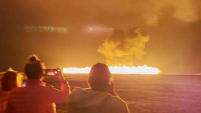 Avalon airshow wall of fire (with sound)