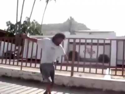Borracho peleando con hombre invisible (el barufis) con música de linkin park de fondo