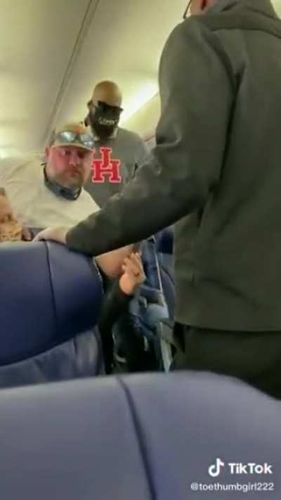 A passenger On A Texas Flight Invoked His Inner Yosemite Sam And Blew His Stack After Being Asked To Wear A Mask