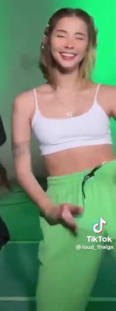 eu amo essa bundinha dela 😍
