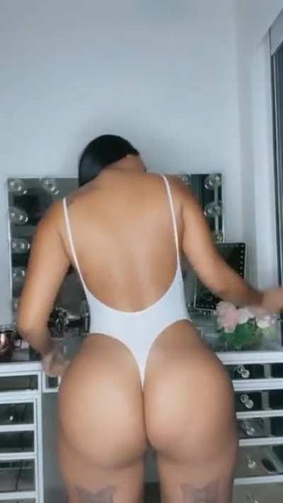 Yineth Moreno (@yin<wbr>eth_c<wbr>olomb<wbr>iana)