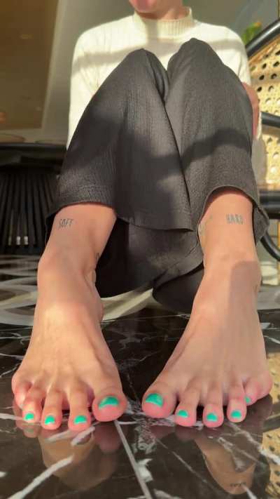 It's always a good time to show off my long toes