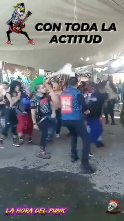“El punk está muerto”- Mujicanos: