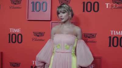 When you're in front of Taylor Swift and you forget that you're recording