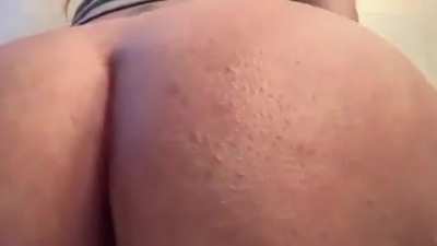 Sexy Cuban @thereal_ganjagoddess takesa dump part 1💩