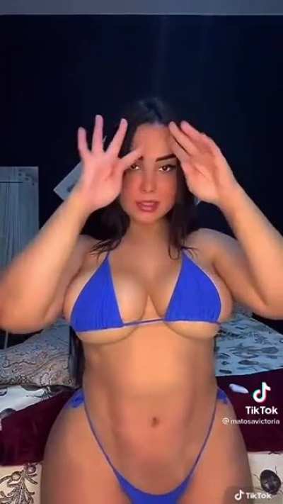 Bouncy titties & crazy abs