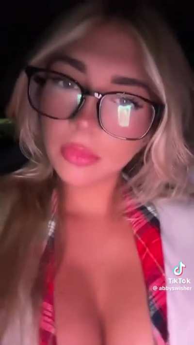 Hi!! Who else couldn’t get this tiktok song out of their head for months lol 🤦🏼‍♀️
