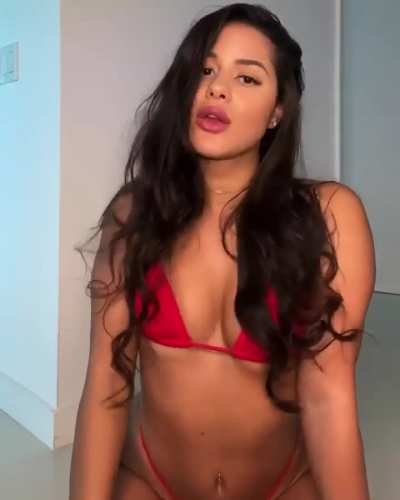 Katya Elise Henry (@kat<wbr>yaeli<wbr>sehen<wbr>ry)