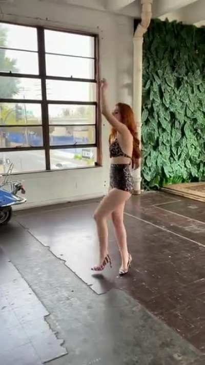 Marlhy dancing