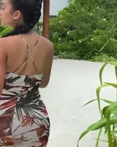 Jiggly booty