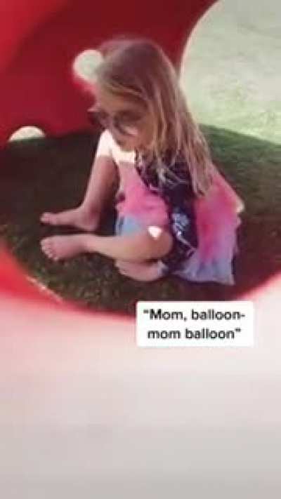 Look mom, a balloon! 🎈