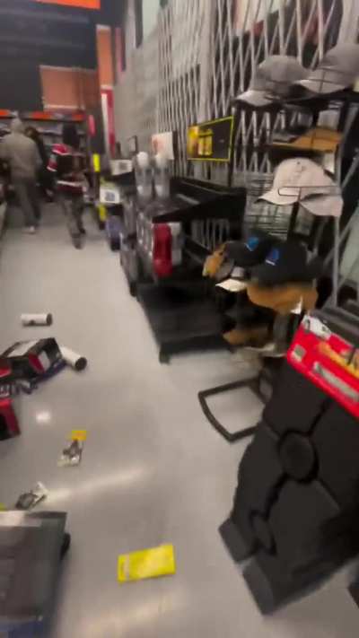 street takeover mob destroys and loots autozone