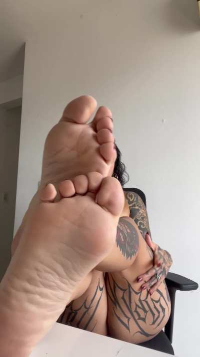 Size ten to teach you how to eat like an obedient guy