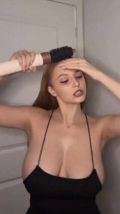 Who’s this woman with the amazing rack?