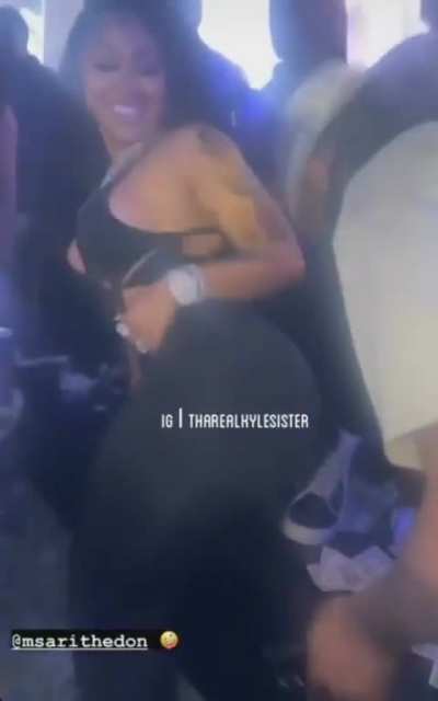 She just poking that mf out ready to get penetrated 😒