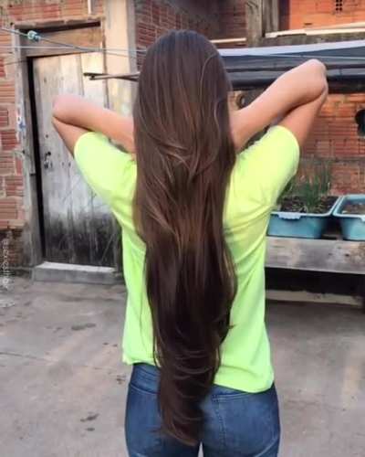 Slow Motion Bundrop Of Soft Brunette Hair (@kes<wbr>iajco<wbr>elho)