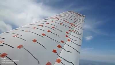 Strings on airplane wings indicate airflow