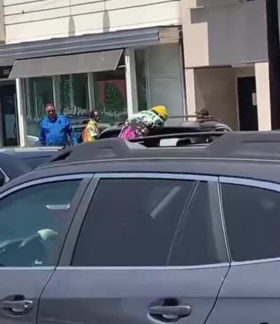 Oakland, Bay Area, Ca . This happens everyday. You can be driving, stopped at a red light and someone will break your window and grab your purse.