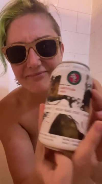 I knew I’d have fun with an ice cream beer. Literally drinking liquid, boozy ice cream beer. Cheers to Friday eve 🍻🍦Rocky Road Stout. She strong and sweet
